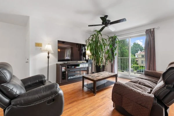 Appartement à Longueuil (Le Vieux-Longueuil) — 300 000 $