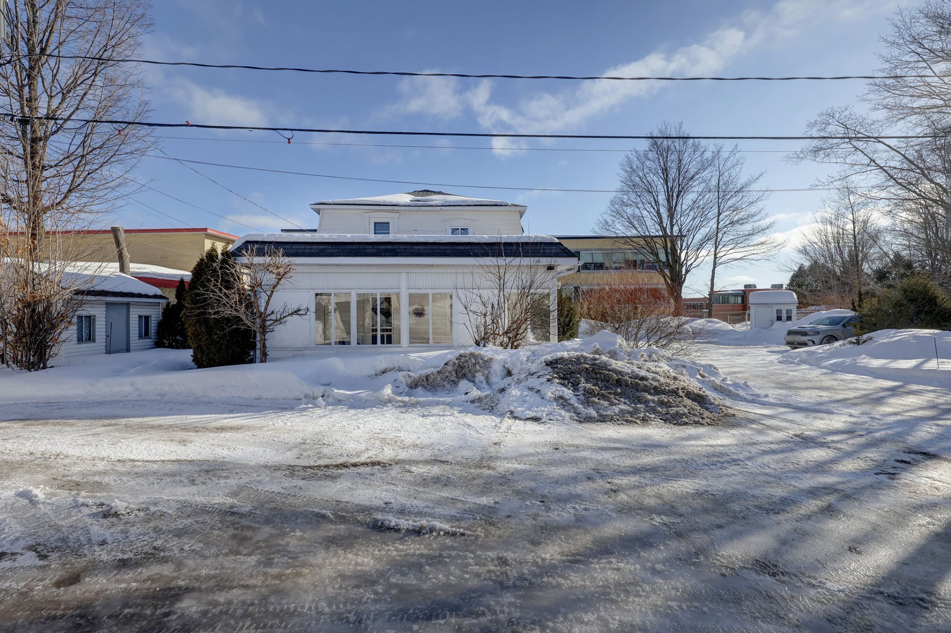 1569 - 1573 Rue Notre-Dame